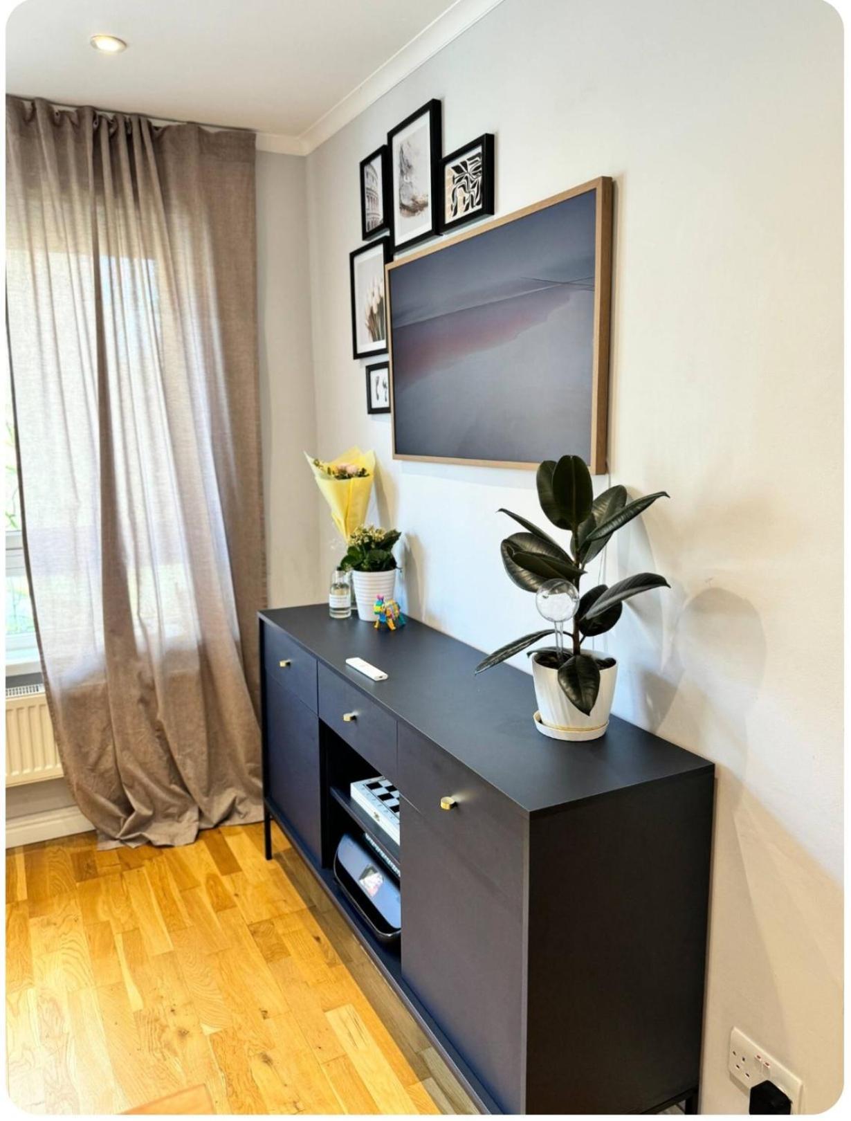 Two Bedroom Flat In The Heart Of 런던 외부 사진